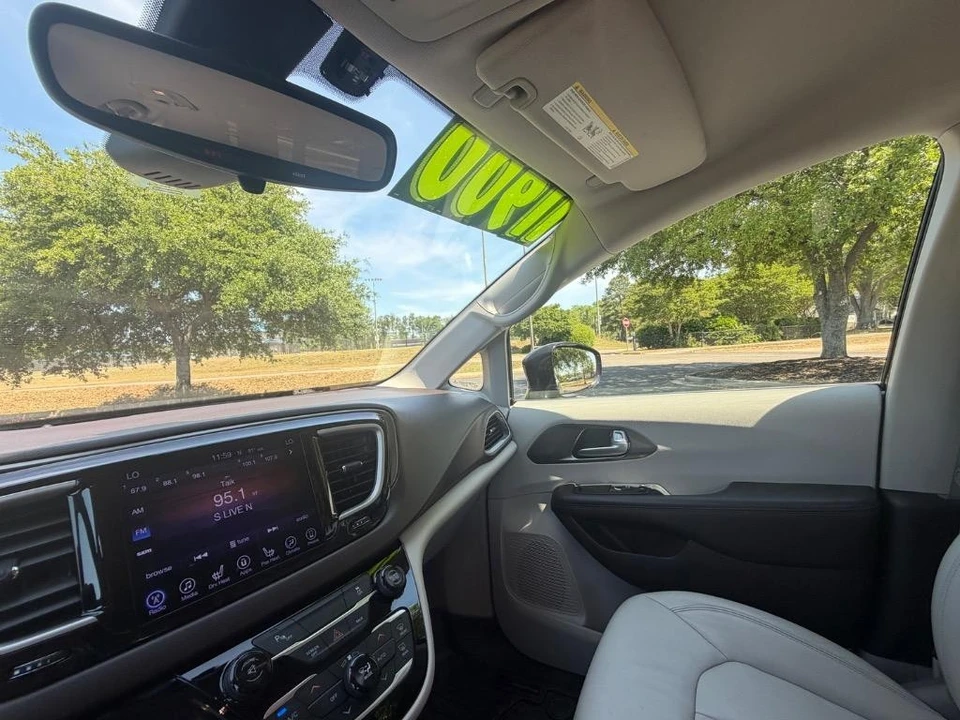 2017 Chrysler - Image 15 of 21