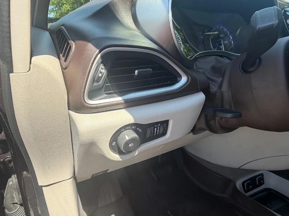 2017 Chrysler - Image 4 of 21