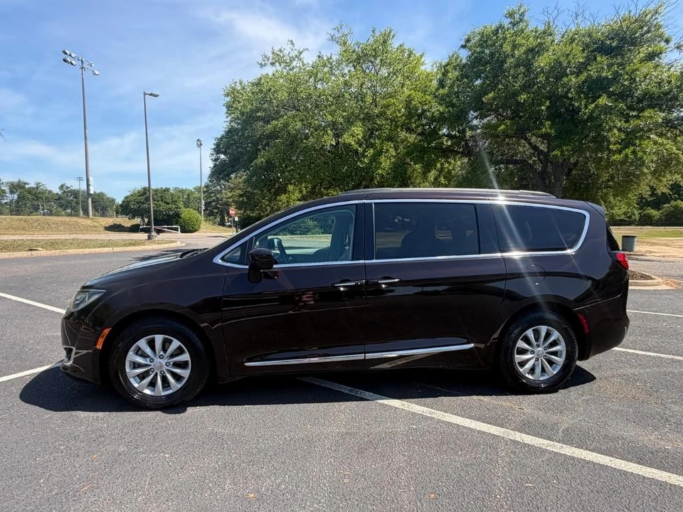 2017 Chrysler - Image 2 of 21