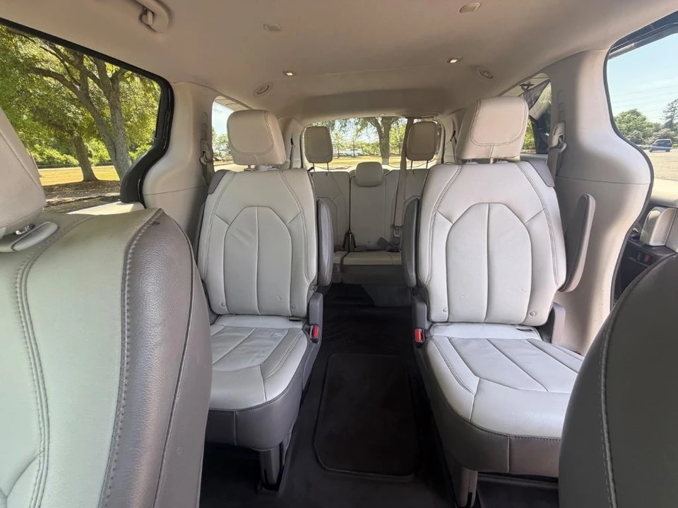 2017 Chrysler - Image 18 of 21