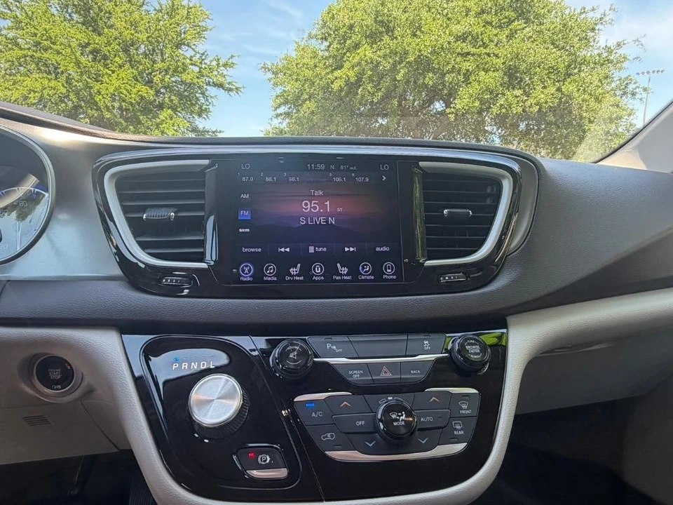 2017 Chrysler - Image 11 of 21