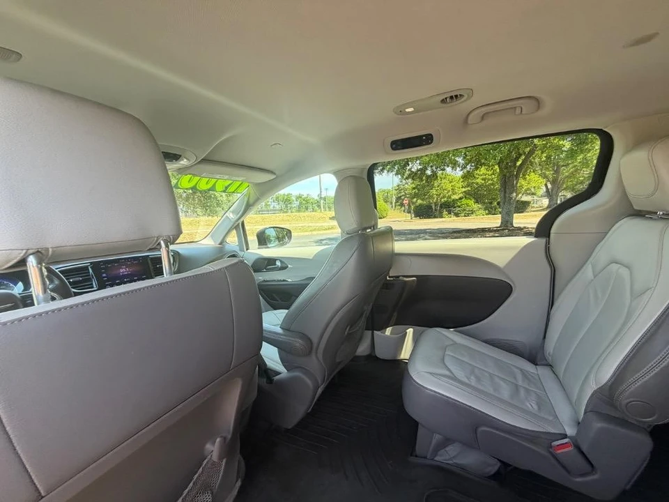 2017 Chrysler - Image 20 of 21