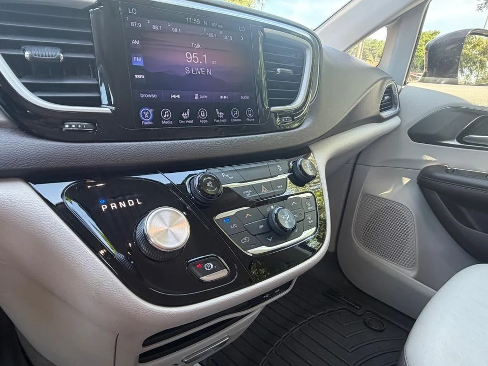 2017 Chrysler - Image 13 of 21