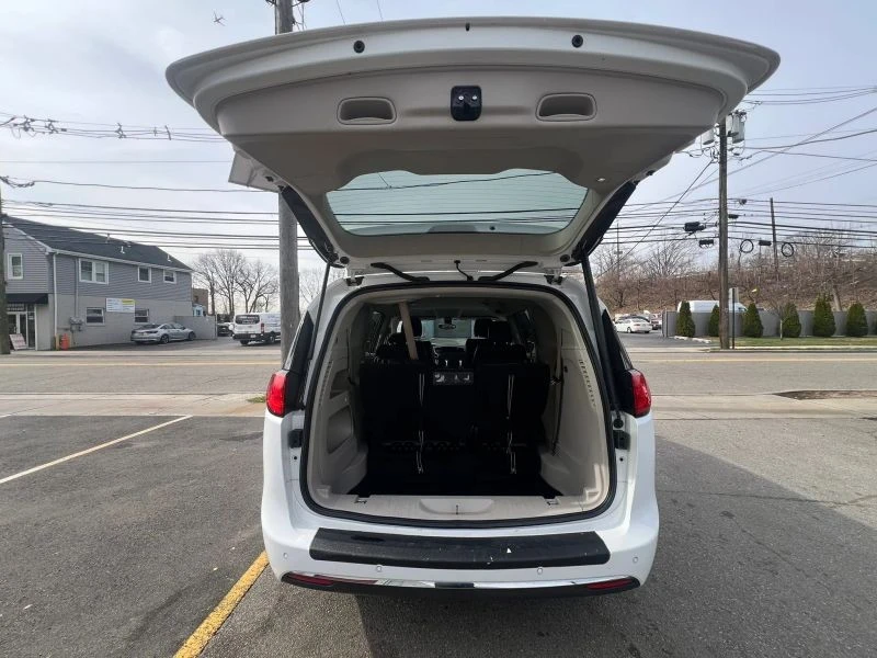 2017 Chrysler - Image 9 of 12
