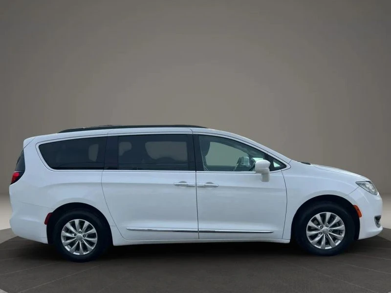 2017 Chrysler - Image 4 of 12