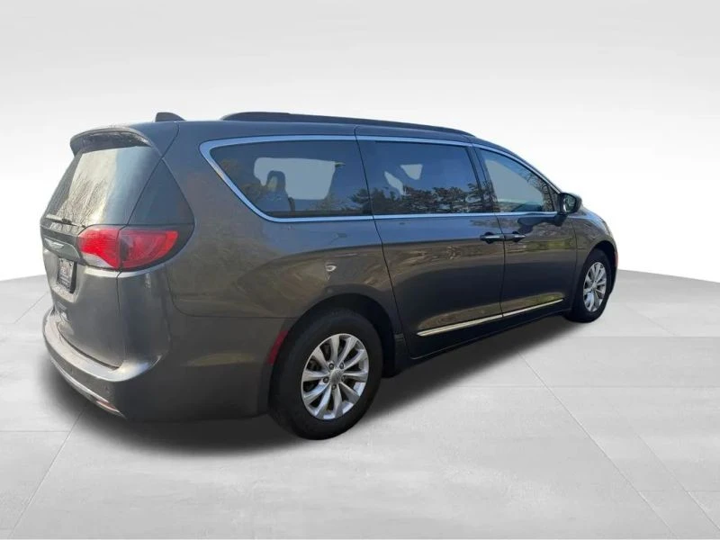 2017 Chrysler - Image 8 of 12