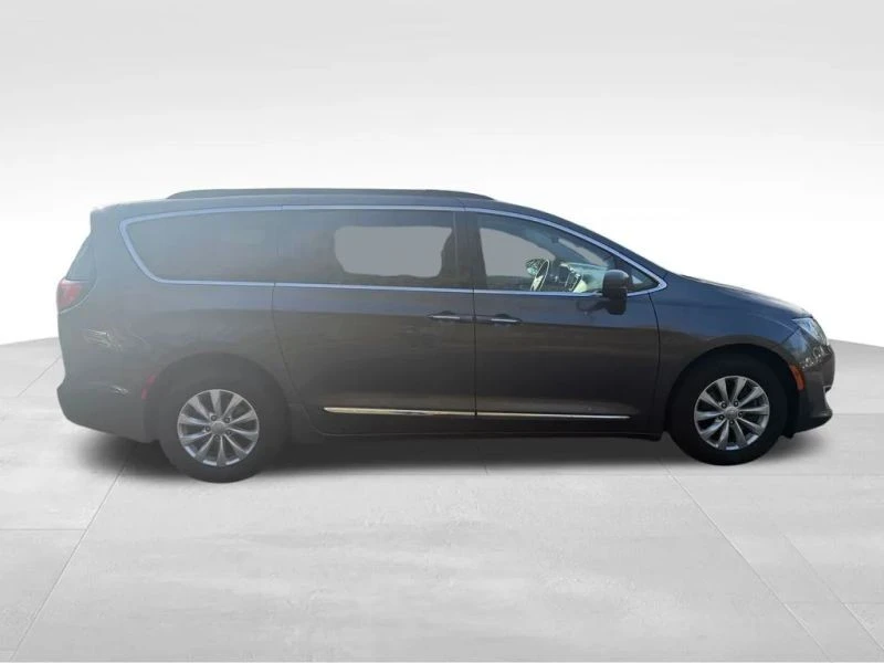 2017 Chrysler - Image 9 of 12
