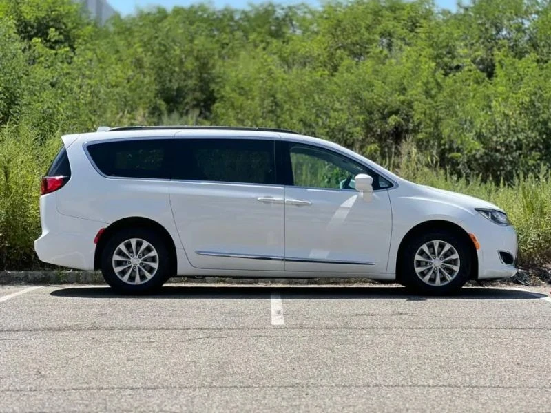 2017 Chrysler - Image 9 of 12