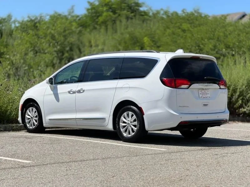 2017 Chrysler - Image 6 of 12