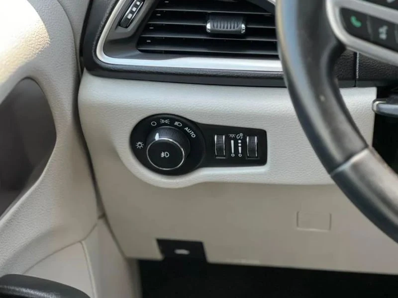 2017 Chrysler - Image 11 of 12