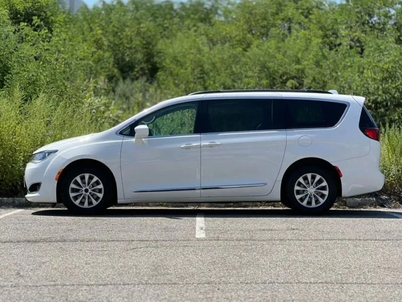 2017 Chrysler - Image 5 of 12