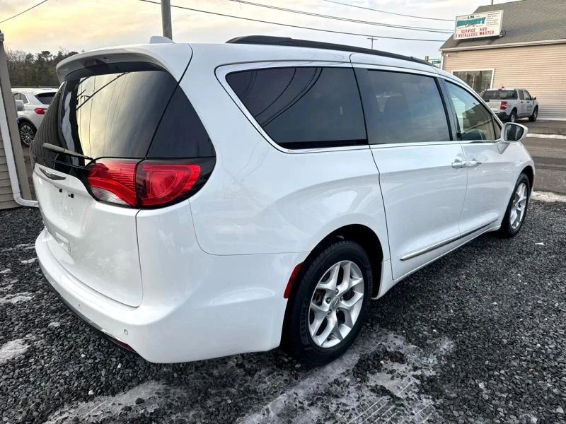 2017 Chrysler - Image 5 of 12