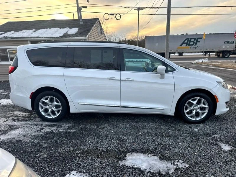 2017 Chrysler - Image 6 of 12