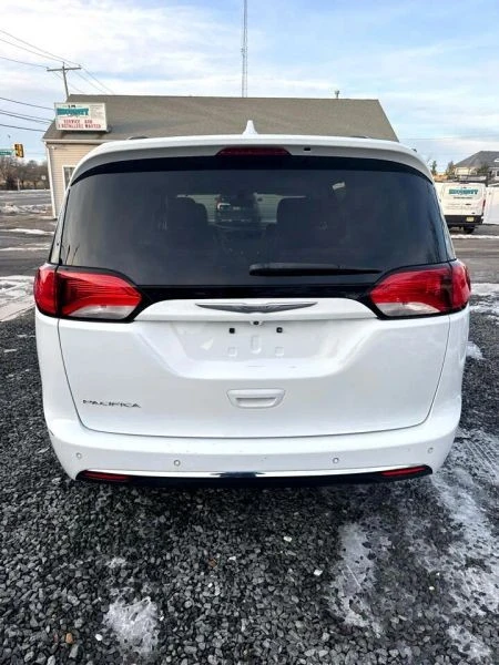 2017 Chrysler - Image 4 of 12