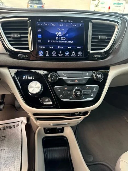 2017 Chrysler - Image 11 of 12
