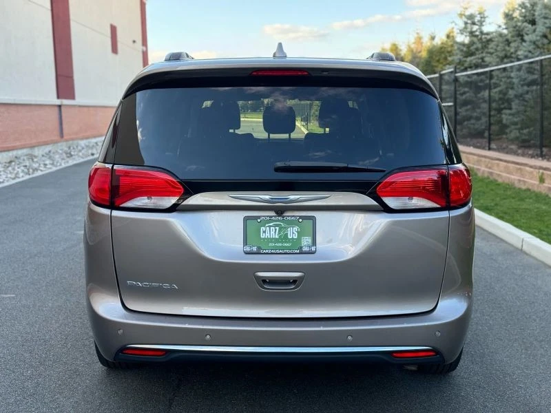 2017 Chrysler - Image 6 of 12