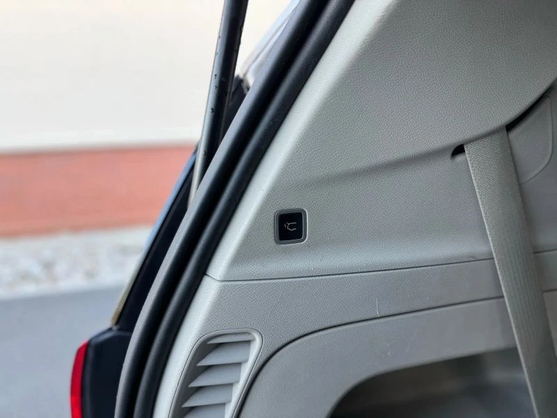 2017 Chrysler - Image 11 of 12