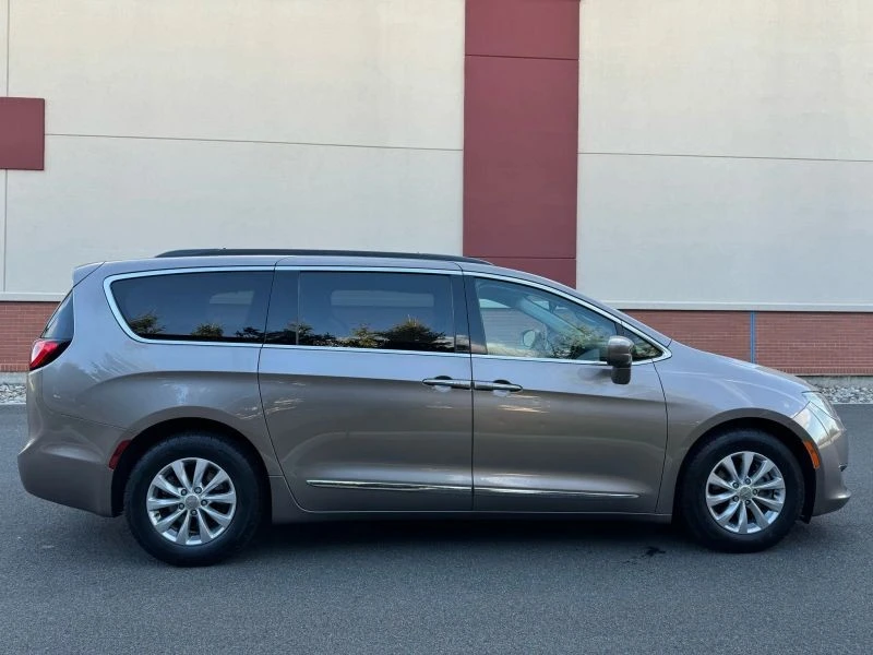 2017 Chrysler - Image 4 of 12