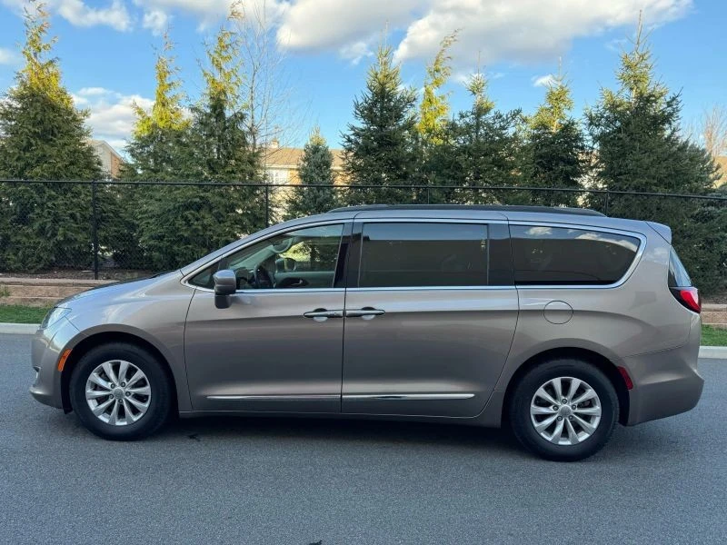2017 Chrysler - Image 8 of 12