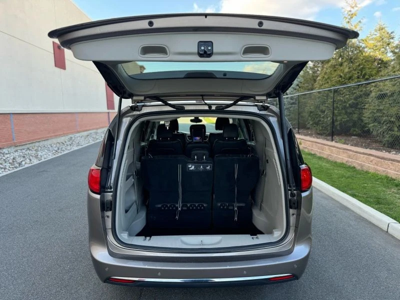 2017 Chrysler - Image 9 of 12