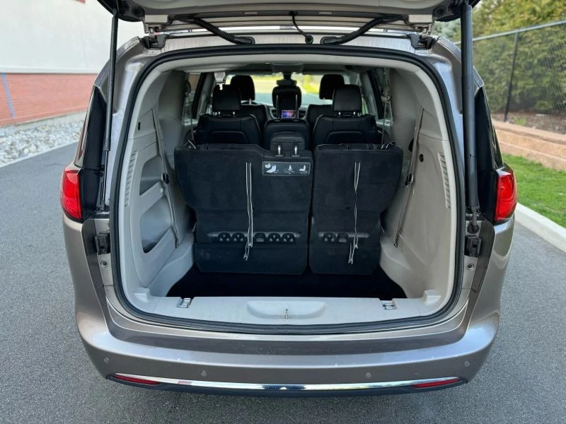2017 Chrysler - Image 10 of 12