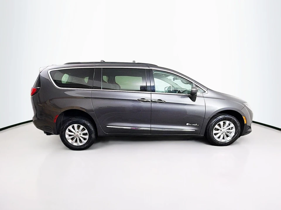 2017 Chrysler - Image 9 of 21