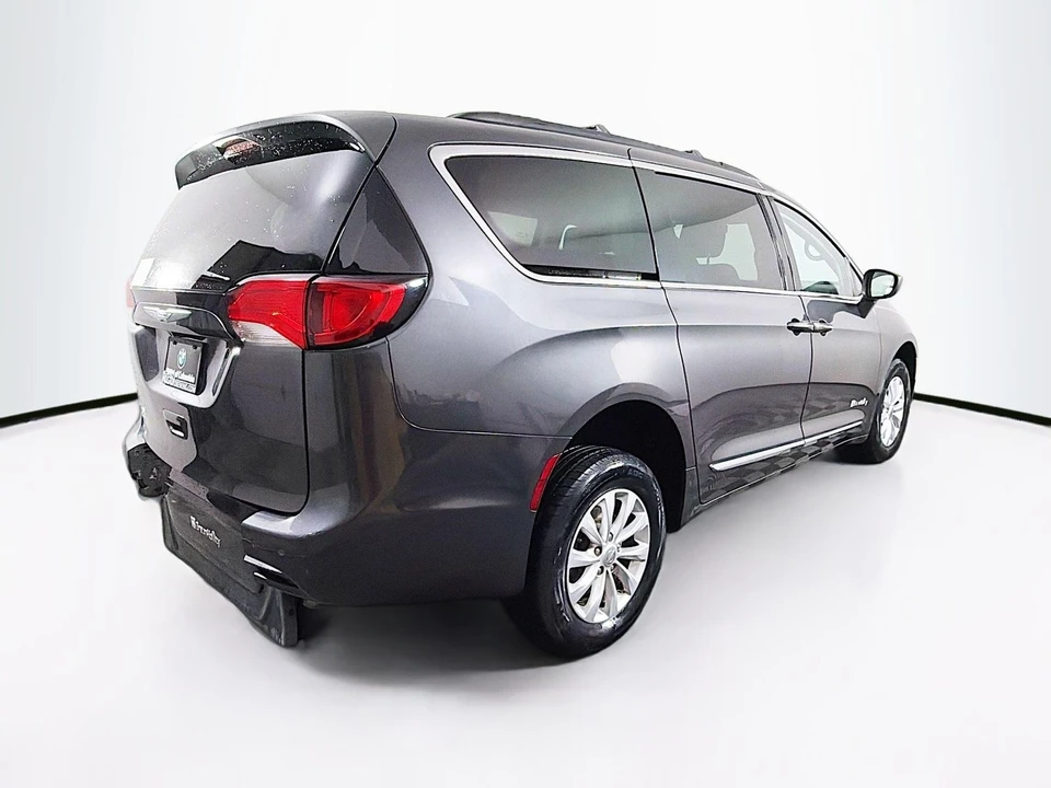2017 Chrysler - Image 8 of 21