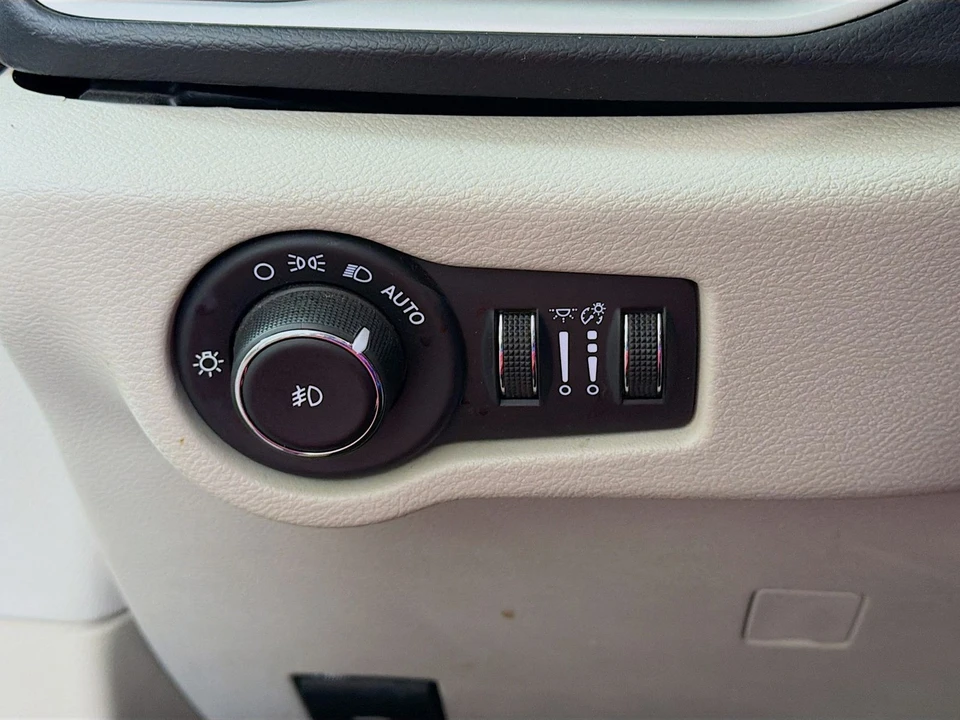 2017 Chrysler - Image 12 of 12