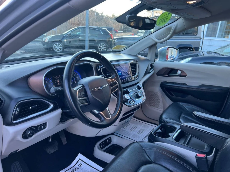 2017 Chrysler - Image 15 of 21