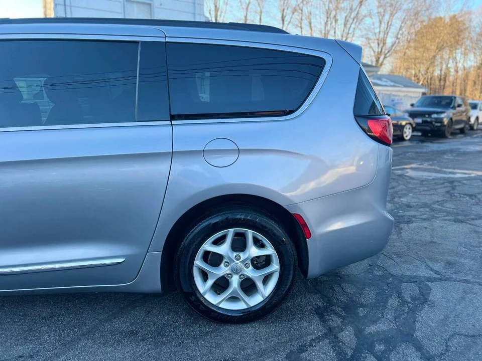 2017 Chrysler - Image 6 of 12