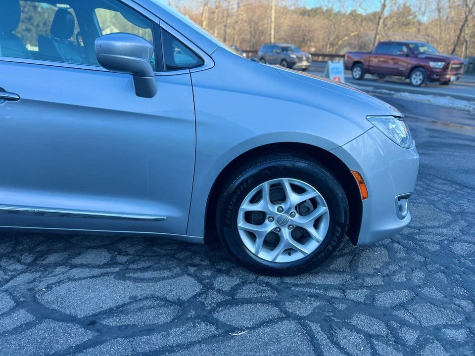 2017 Chrysler - Image 11 of 12