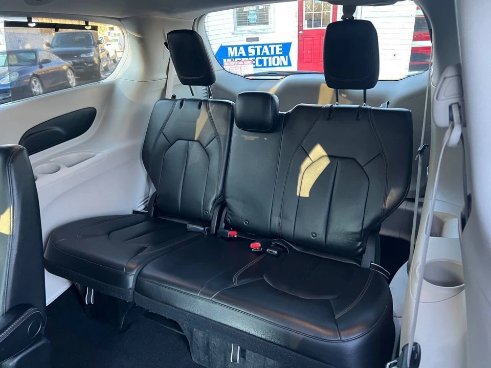 2017 Chrysler - Image 18 of 21