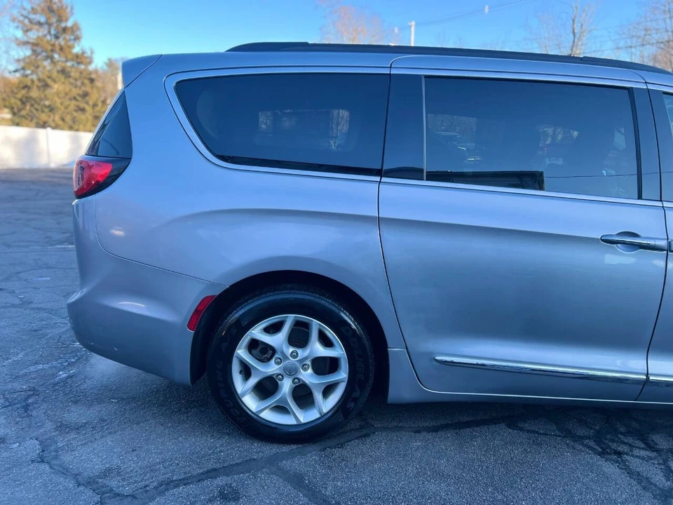 2017 Chrysler - Image 12 of 12