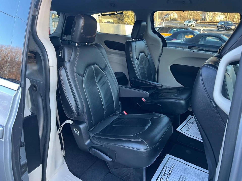 2017 Chrysler - Image 20 of 21