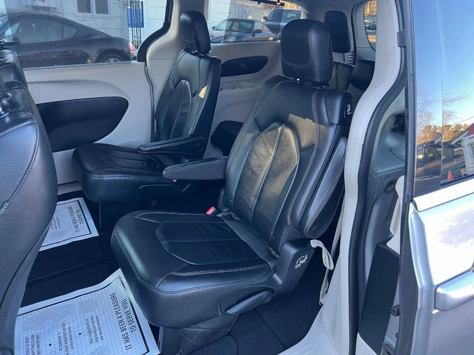 2017 Chrysler - Image 17 of 21