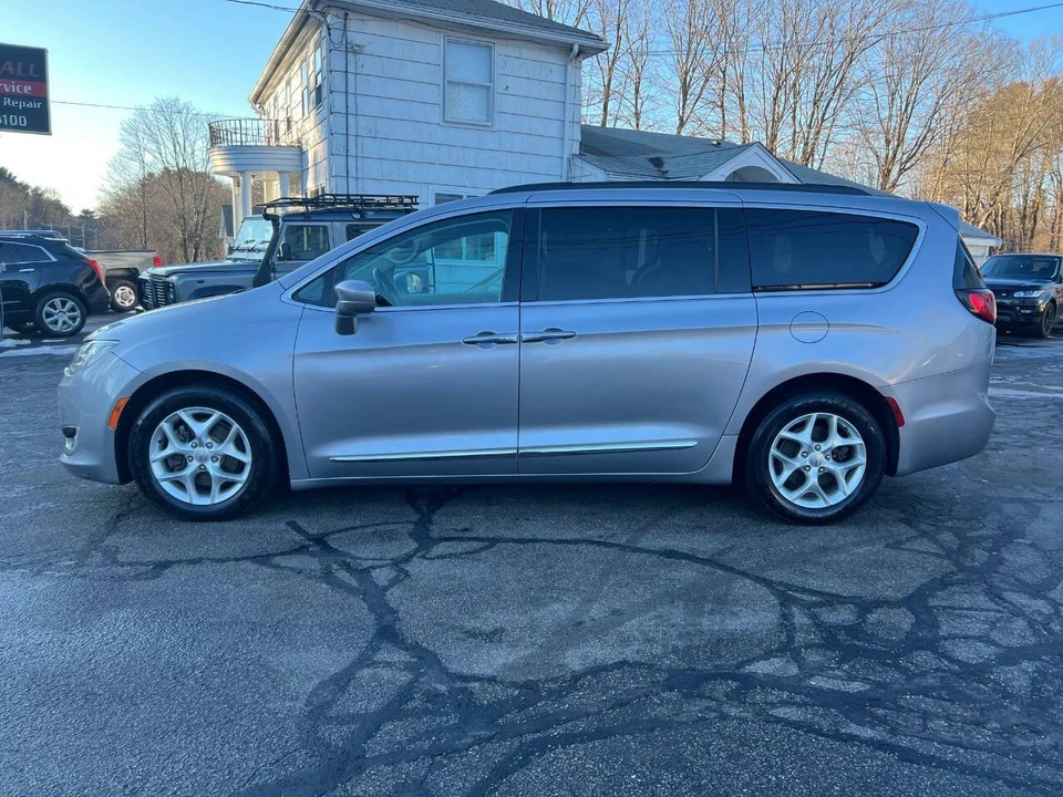 2017 Chrysler - Image 4 of 12