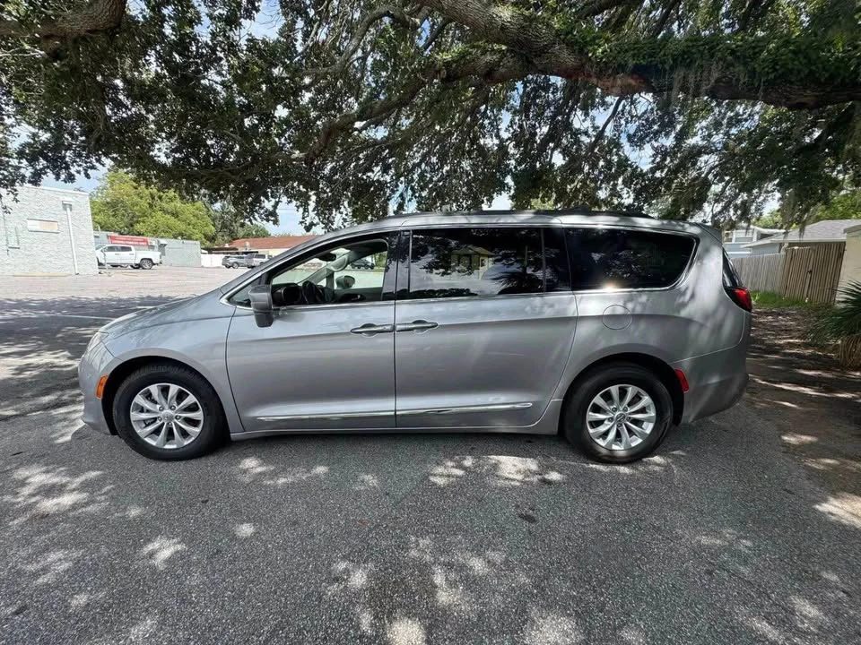 2017 Chrysler Town & Country - Image 3 of 16
