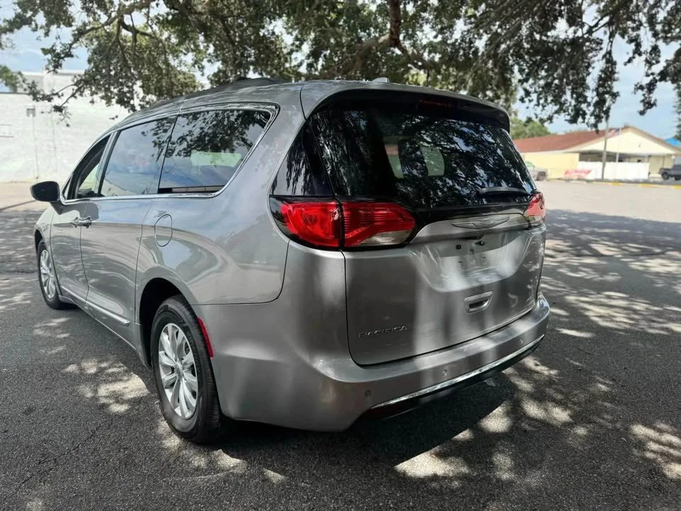2017 Chrysler Town & Country - Image 4 of 16