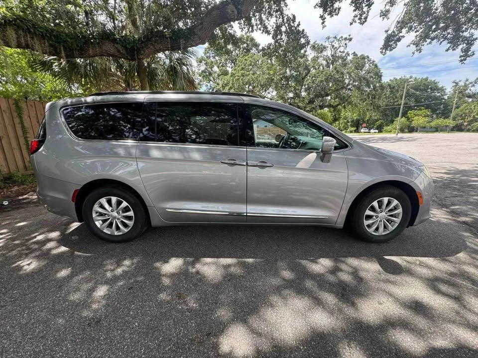 2017 Chrysler Town & Country - Image 7 of 16