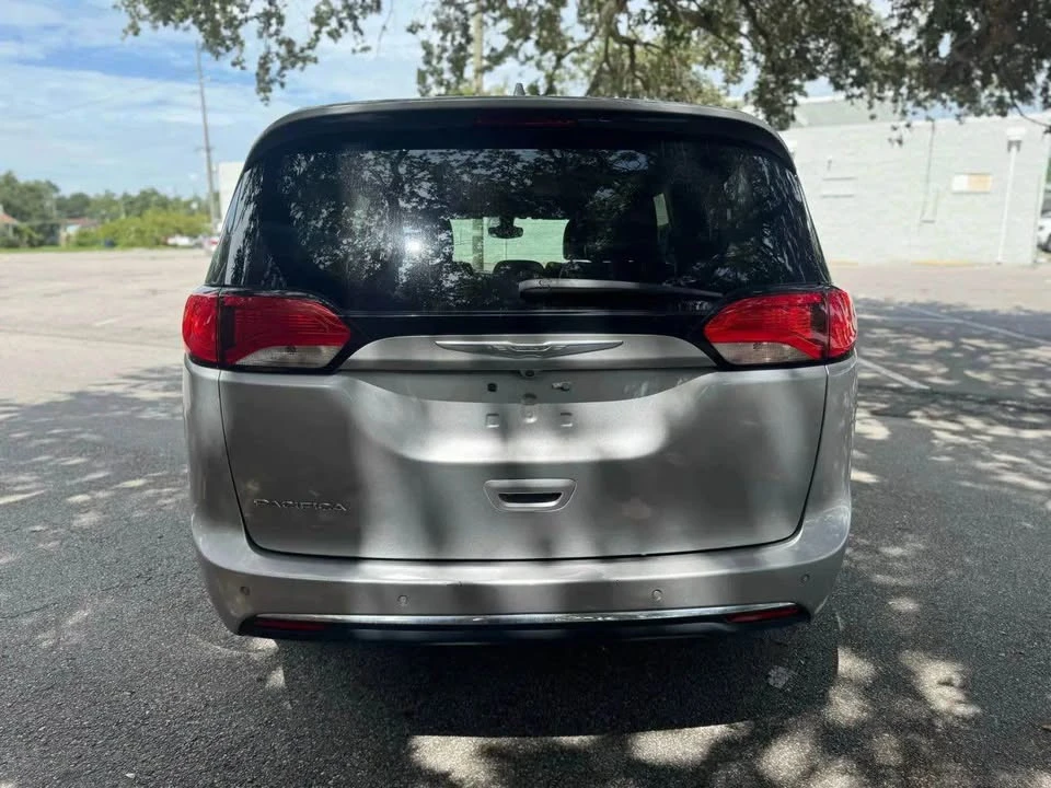 2017 Chrysler Town & Country - Image 5 of 16