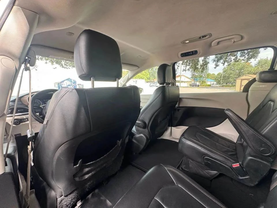 2017 Chrysler Town & Country - Image 15 of 16