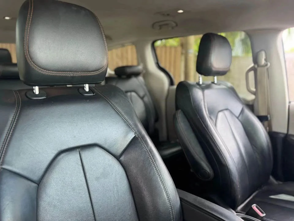 2017 Chrysler Town & Country - Image 12 of 16
