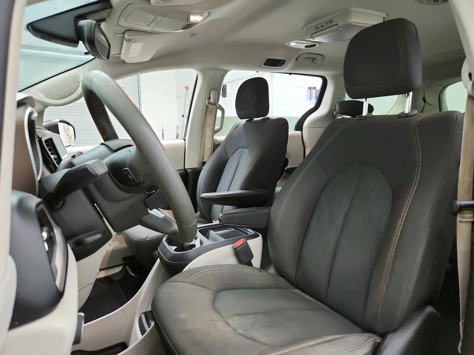 2017 Chrysler - Image 14 of 21