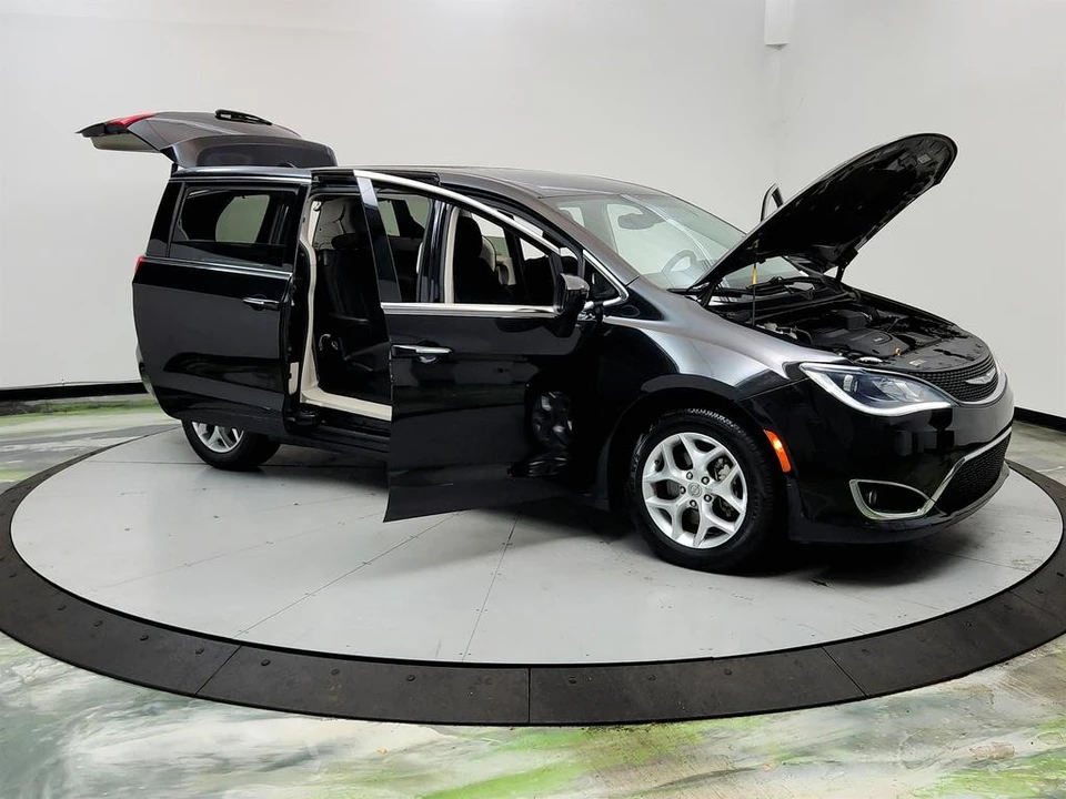 2017 Chrysler - Image 10 of 21