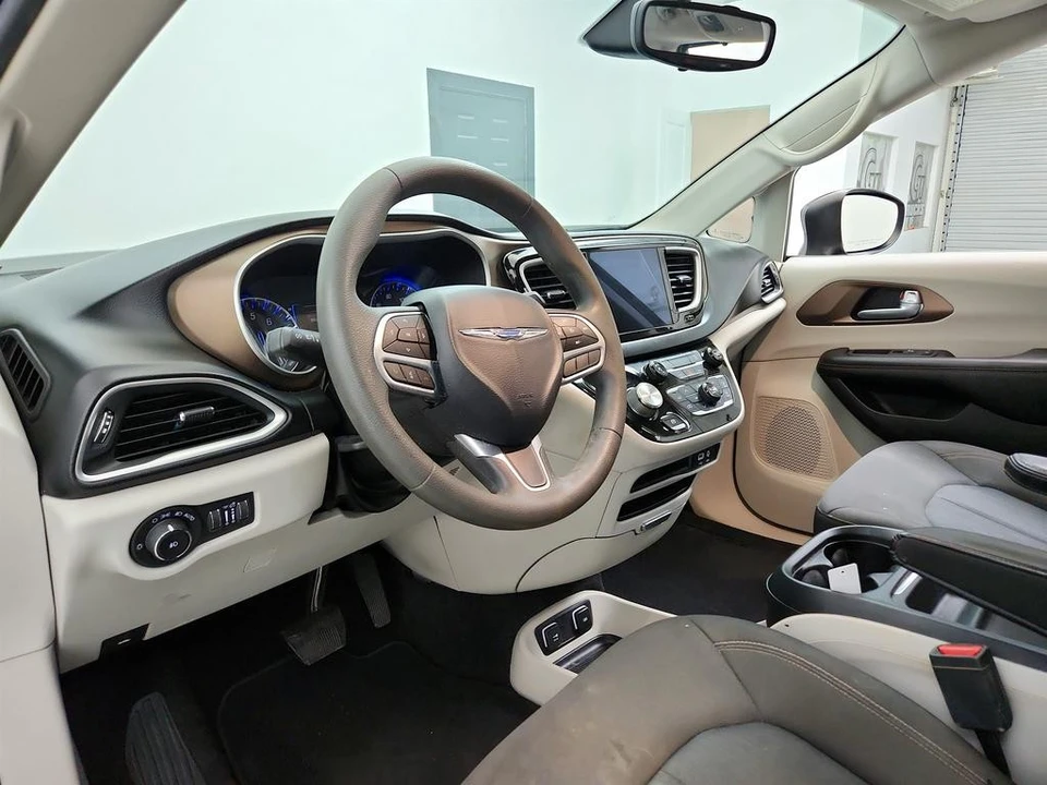 2017 Chrysler - Image 13 of 21
