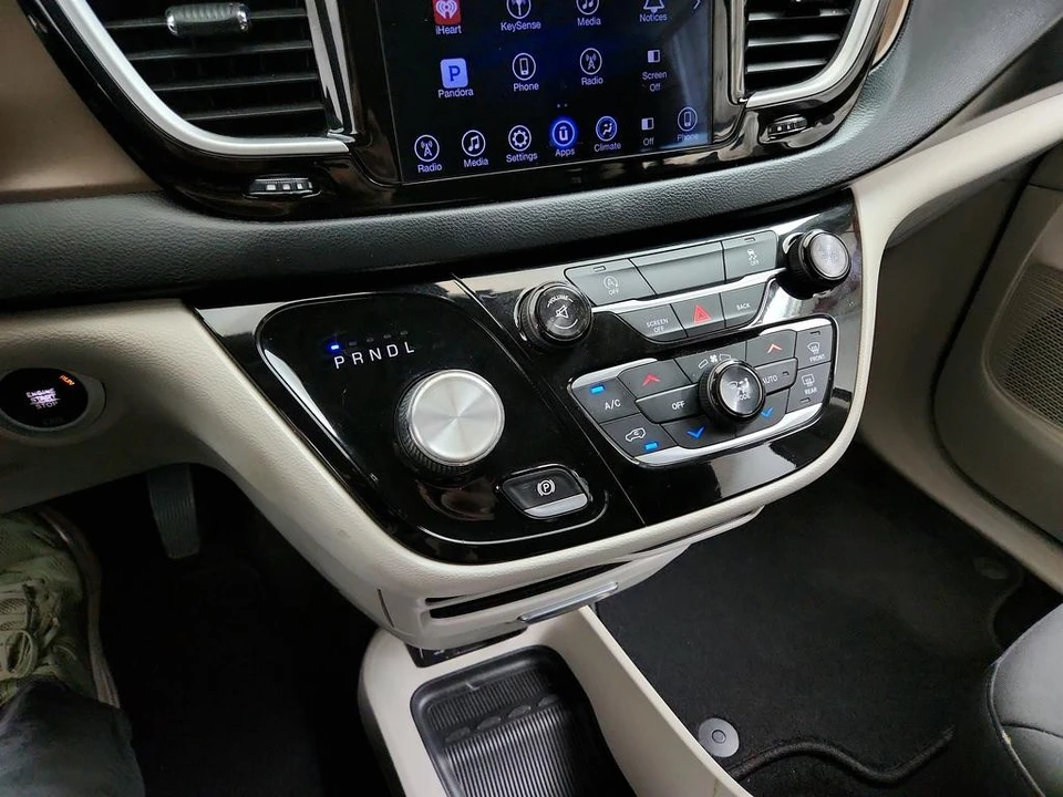 2017 Chrysler - Image 17 of 21