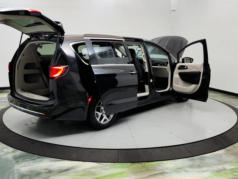 2017 Chrysler - Image 11 of 21