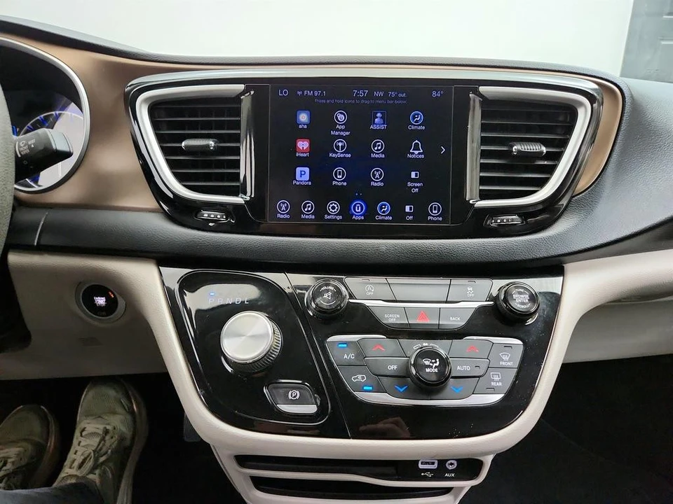 2017 Chrysler - Image 18 of 21
