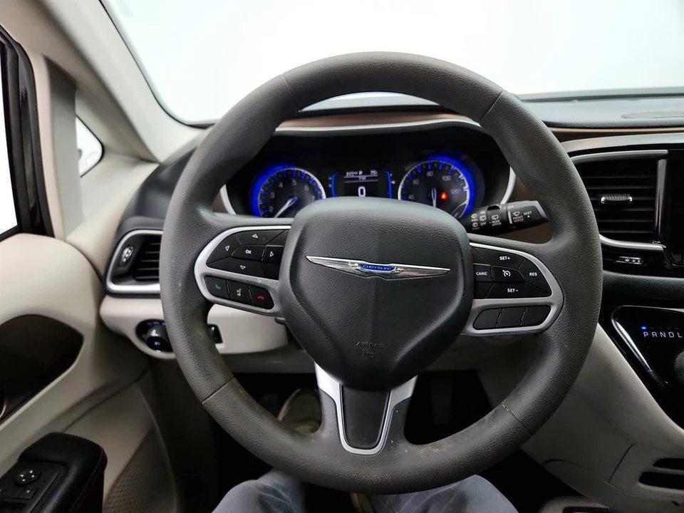 2017 Chrysler - Image 16 of 21