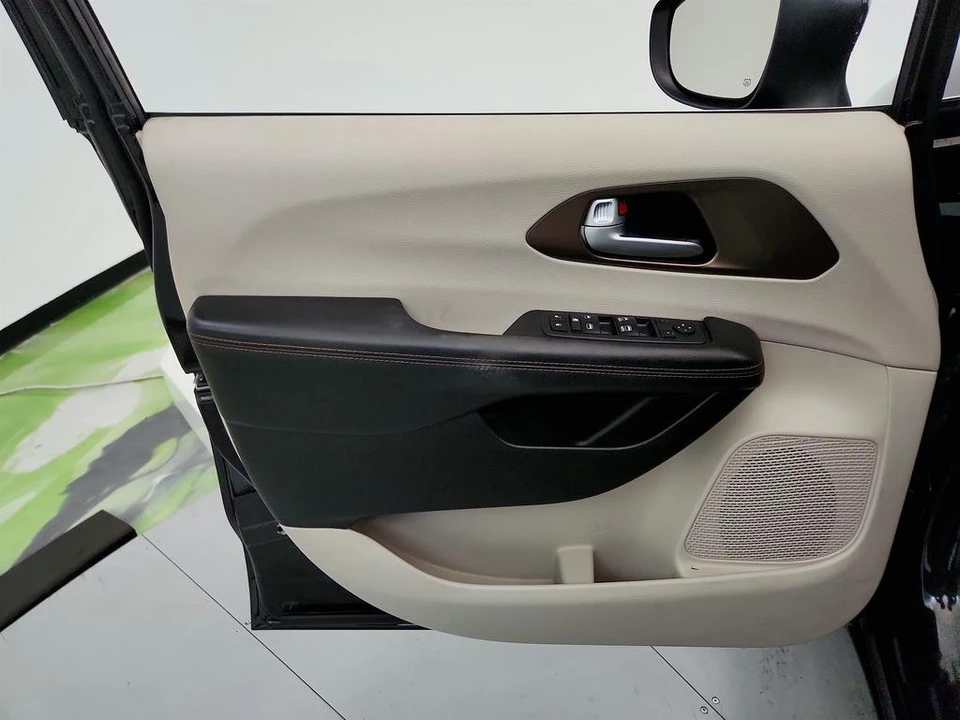 2017 Chrysler - Image 20 of 21